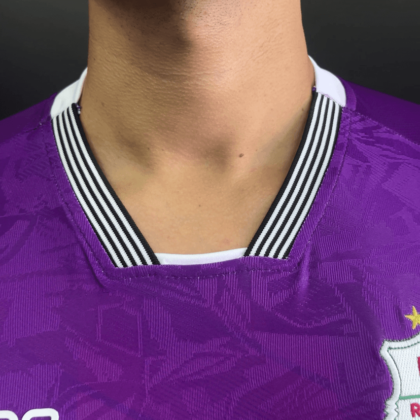 Gola V Pro Exclusiva - Sofisticação Premium Gola V Pro exclusiva para uniforme Platinum - máximo conforto e sofisticação Icone Sports